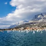 Lovely Apartment In Makarska With Kitchen