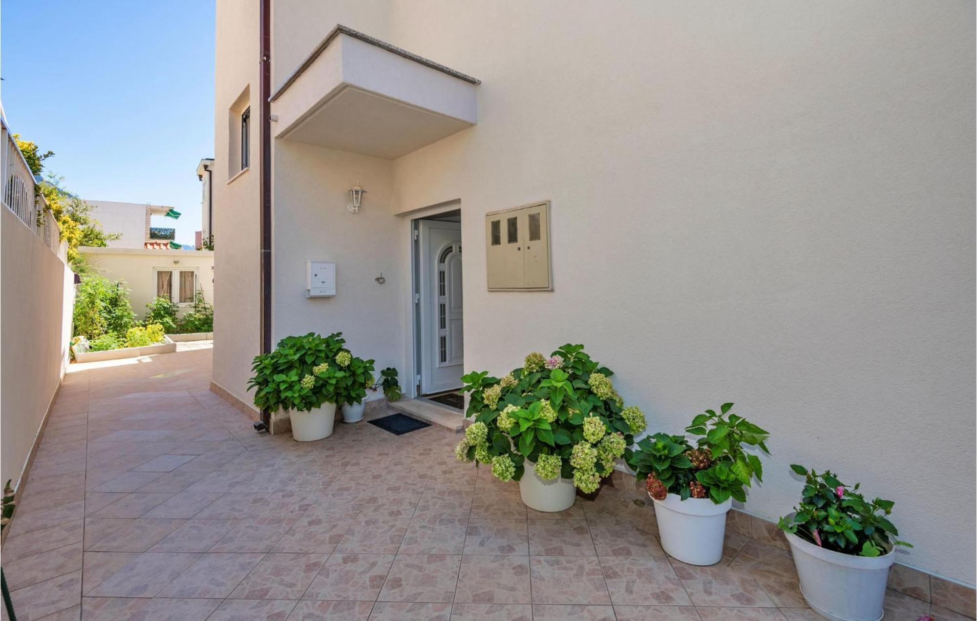 Apartman Lovely In With Kitchen *